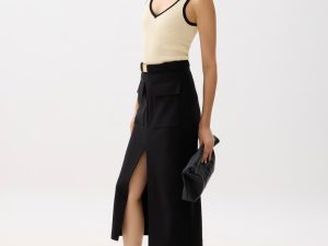 Contrast Knit V-neck Fitted Crop Top